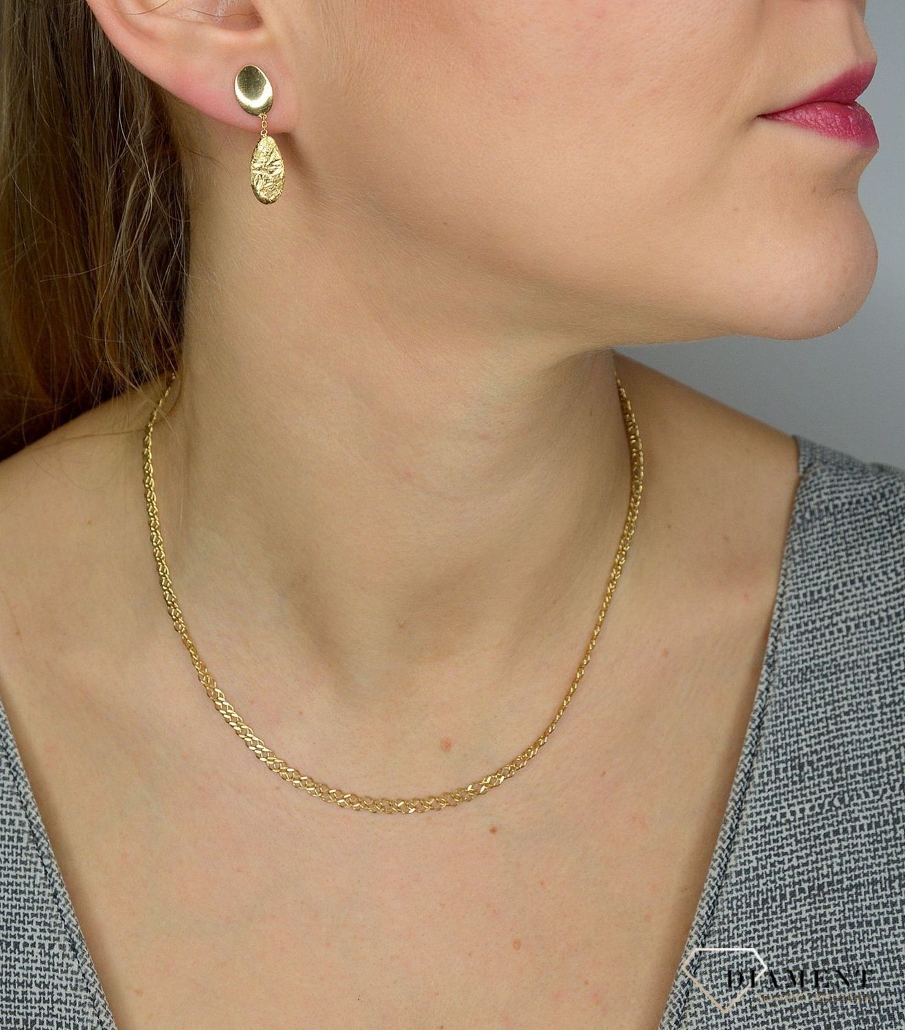 Złote kolczyki 585 wiszące łezki C OZ 55 💎 Złote kolczyki w formie wiszącej łezki, jedna z nich została wykonana z białego złota.jpg